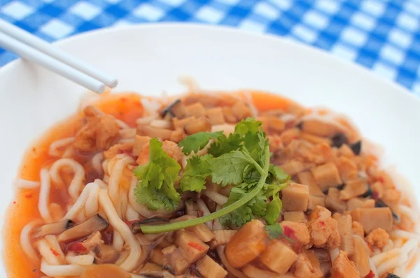 stock image White noodles with vegetables