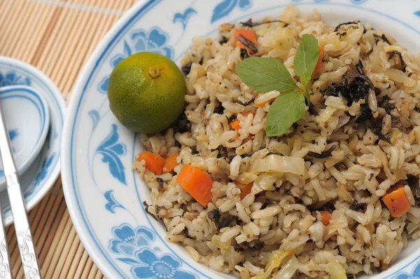 Fried rice with lime — Stock Photo, Image