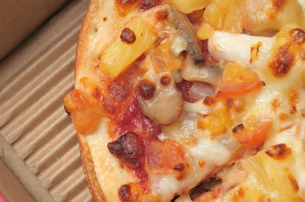 Čerstvě upečená pizza — Stock fotografie