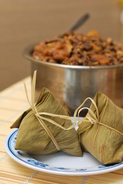 Traditional Oriental cuisine — Stock Photo, Image