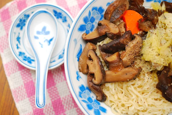 中華風ベジタリアン麺 — ストック写真