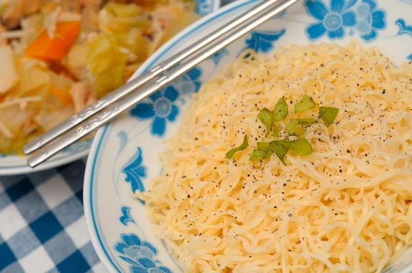 Oriental noodles and side dish — Stock Photo, Image