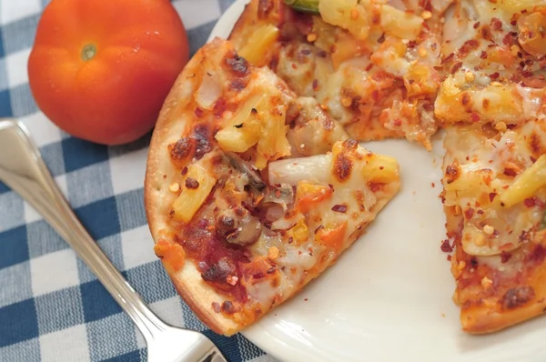 丰盛的素食奶酪披萨 — 图库照片