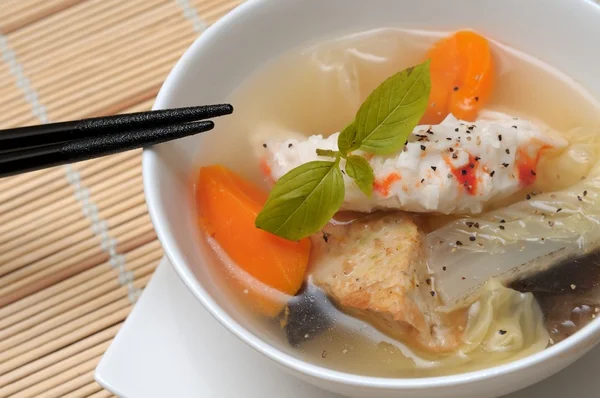 Вкусный суп из морепродуктов — стоковое фото