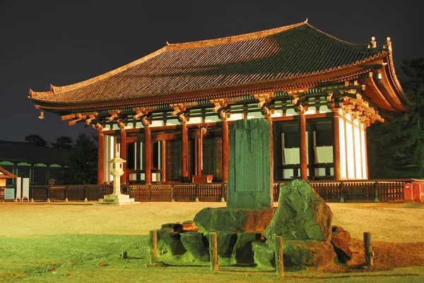 Visão noturna do templo antigo — Fotografia de Stock