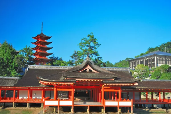 Majestätiska, forntida helgedom med pagod — Stockfoto