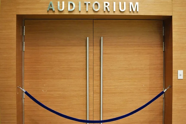 Grand auditorium drewniane wejście — Zdjęcie stockowe