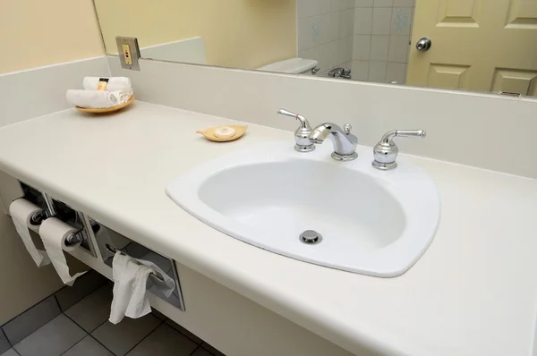 Роскошный интерьер ванной комнаты — стоковое фото