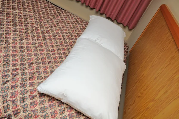 베개와 침대의 근접 촬영 — 스톡 사진