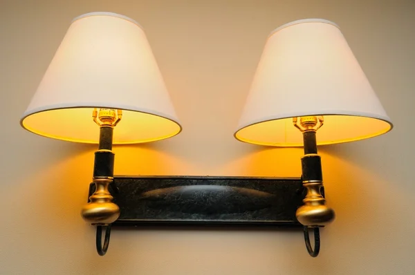 Romantik sarı lambalar — Stok fotoğraf