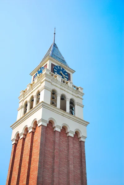 Towering majestic clock tower — Stock Photo, Image
