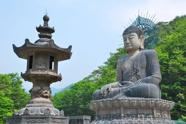 Majestatyczny posągu Buddy — Zdjęcie stockowe