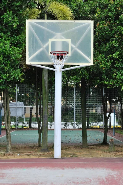 Boisko do koszykówki pusty — Zdjęcie stockowe