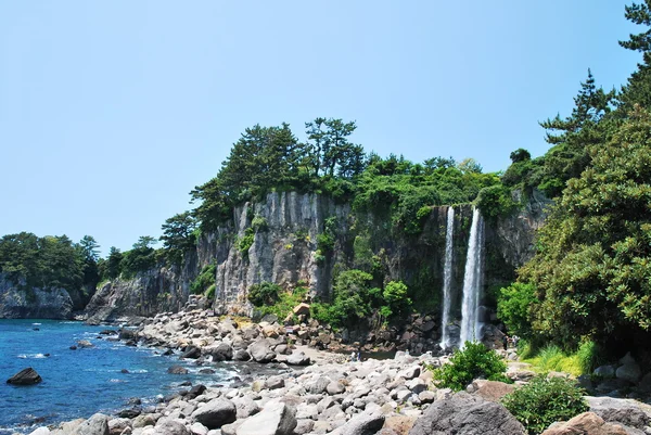 Vista panorâmica da majestosa cachoeira — Fotografia de Stock