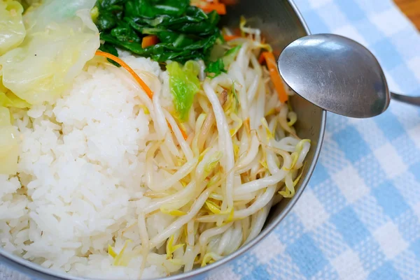 Asiatisk stil förpackade måltid — Stockfoto
