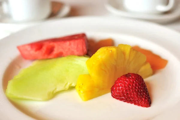 Красочные фрукты на десерт — стоковое фото