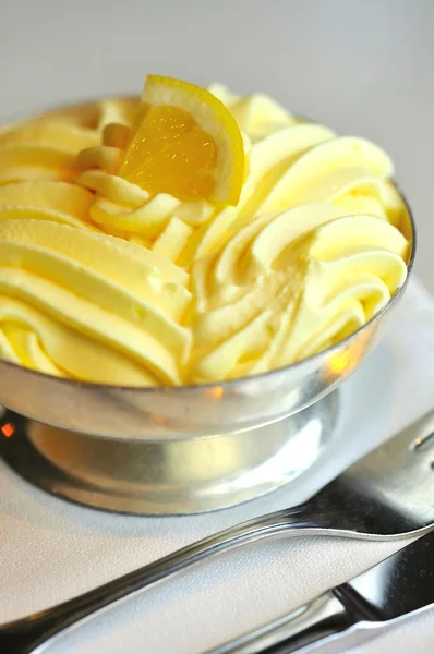 Macro shot of lemon ice cream — Stock Photo, Image