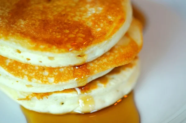 Closeup of pancakes with syrup — Stock Photo, Image