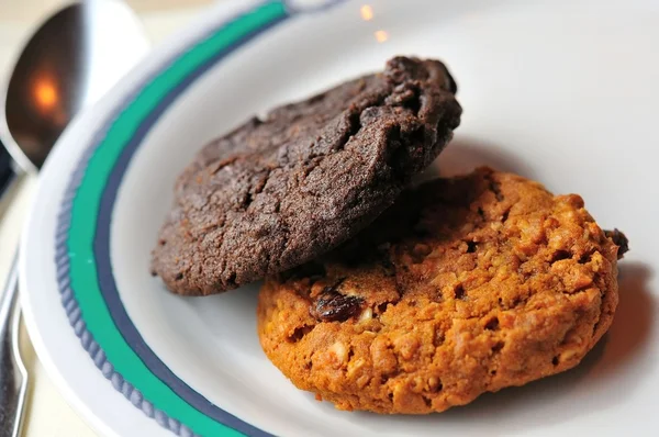 Deliciosas galletas en el plato para picar —  Fotos de Stock