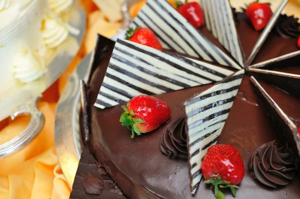 Zdrowe ciemne ciasto czekoladowe — Zdjęcie stockowe