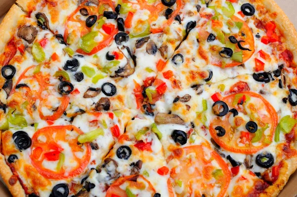 Hela vegetarisk pizza — Stockfoto