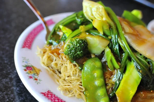 Oriental style noodle cuisine — Stock Photo, Image