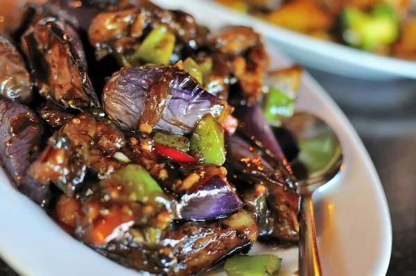 Cuisine chinoise épicée d'aubergines — Photo