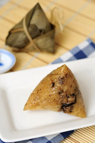 Chinese dumpling on white plate — Stock Photo, Image