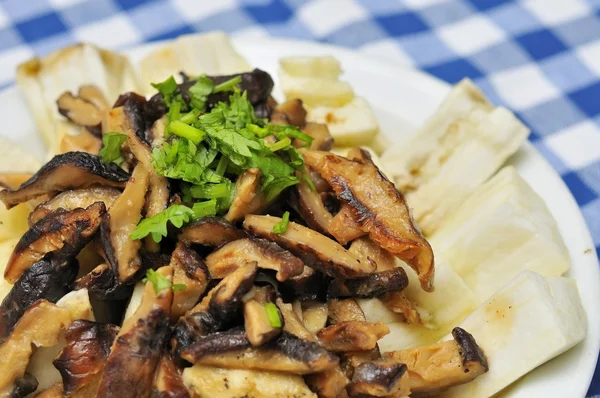 Mushrooms topping on brinjal cuisine — Stock Photo, Image