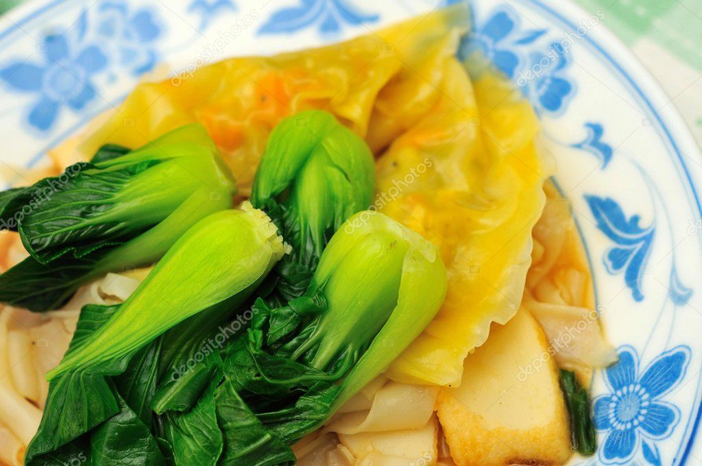 Steamed dumplings with leafy vegetables