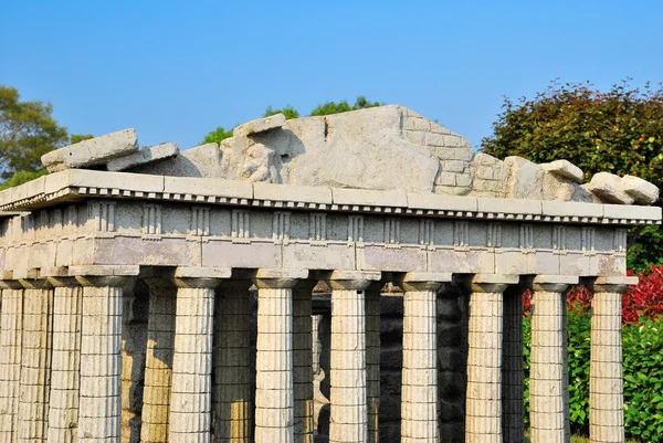 Parthenon Tapınağı kalıntıları önden görünümü