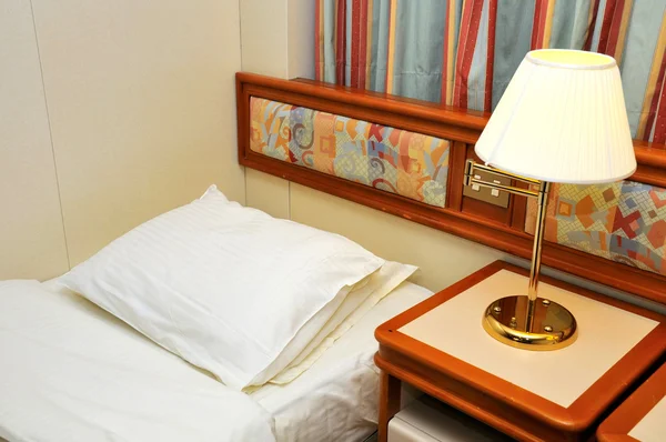 고급 싱글 침대 룸 — 스톡 사진