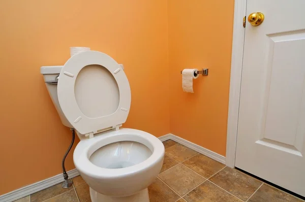 Czysty biały WC bown — Zdjęcie stockowe