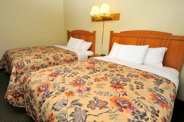 더블 퀸 사이즈 침대 — 스톡 사진
