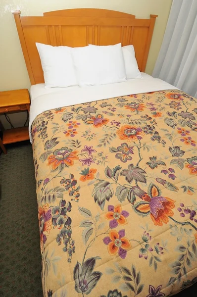 일반 침대의 상위 뷰 — 스톡 사진