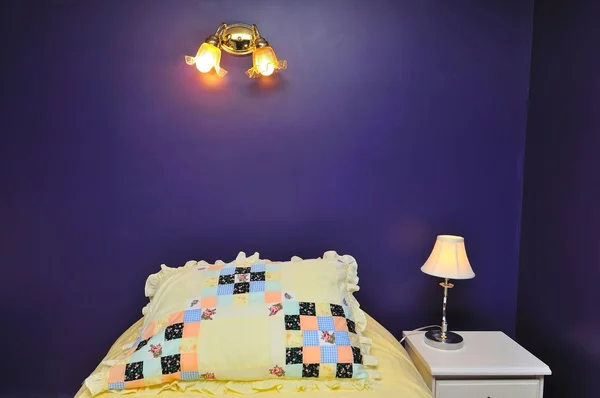 Vista frontale della camera da letto — Foto Stock