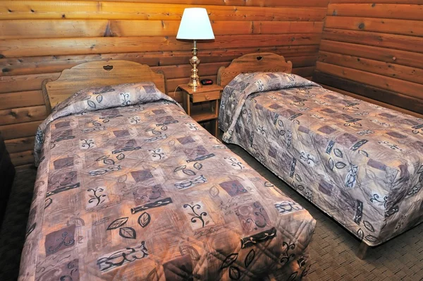 Dormitorio casa de madera —  Fotos de Stock