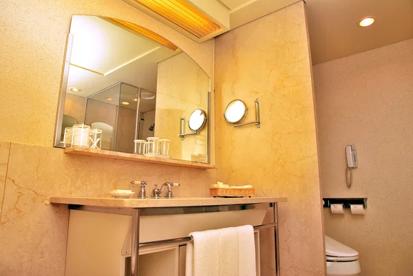 Banheiro de um hotel de luxo — Fotografia de Stock