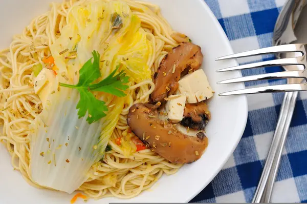 Simple and healthy Chinese yellow noodles — Stock Photo, Image