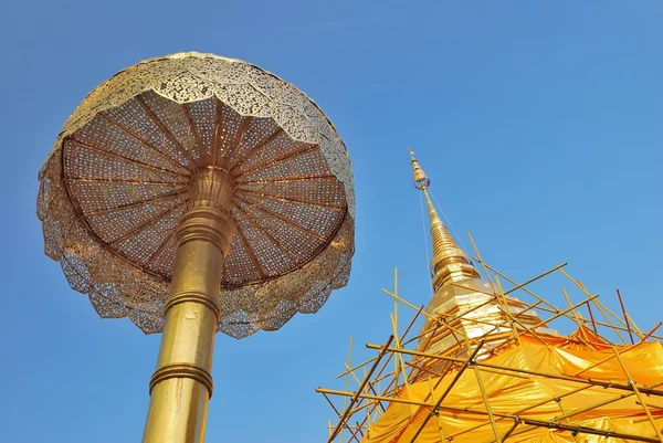 Altın stupa closeup — Stok fotoğraf