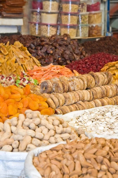 Barevné sušené ovoce a ořechy se zaměřují na fíky Royalty Free Stock Obrázky