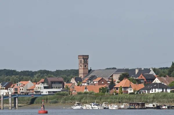 Schelde 川に川 rupel の口の中に名前付き rupelmonde — ストック写真