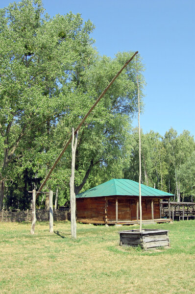 Старый деревянный колодец
