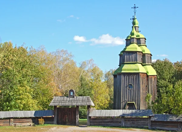 Античная деревянная церковь — стоковое фото
