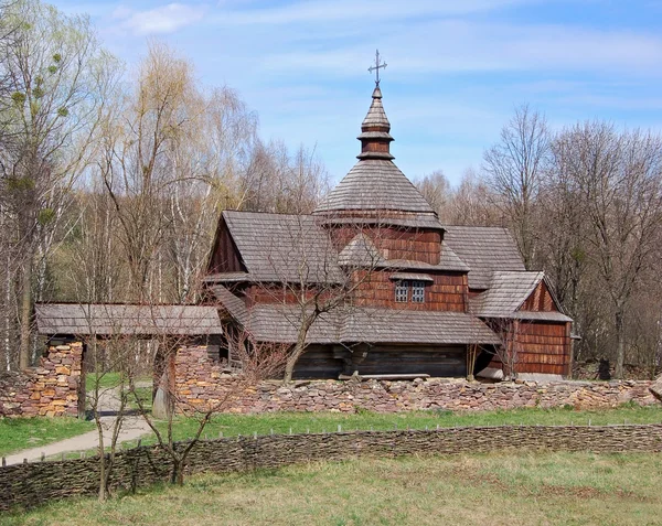 Antyczny drewniany kościół — Zdjęcie stockowe