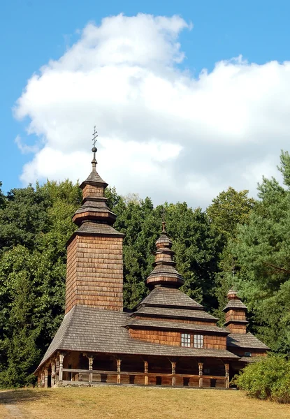 Antike Holzkapelle — Stockfoto