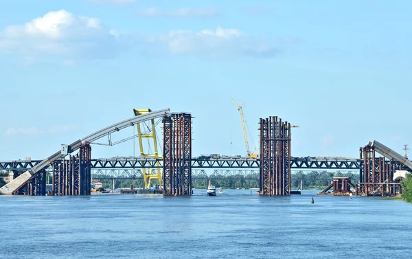 Bridge construction site and boat — Stock Photo, Image