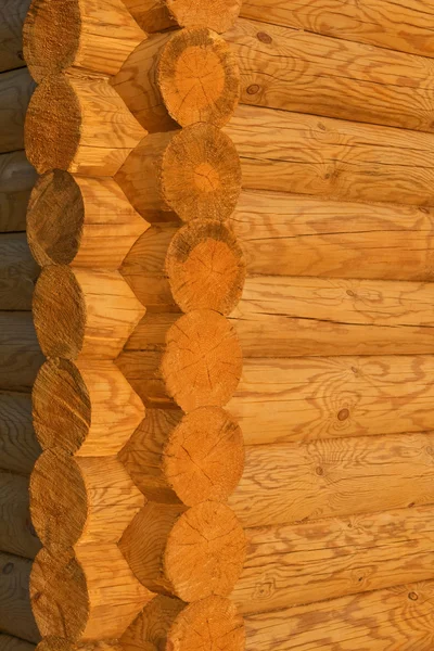 Угловой деревянный дом — стоковое фото