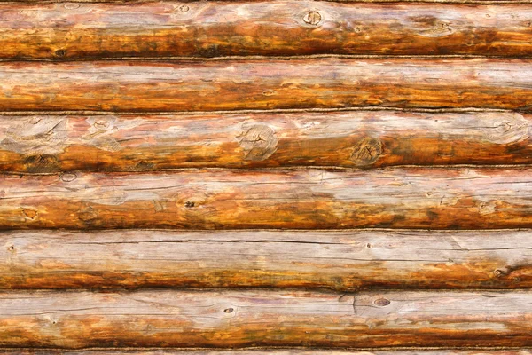 無作法なマツ丸太小屋の壁 — ストック写真