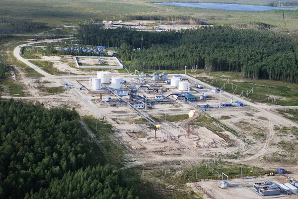 Plataforma de extracção e refinação de petróleo — Fotografia de Stock